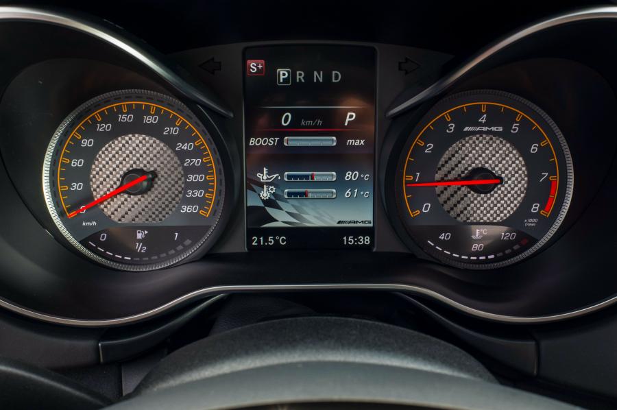 Панель приборов Mercedes-AMG GT S (C190) 2017 года  (фото 26 из 49)